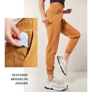 Women’s size 14 Athleta Textured Brooklyn Jogger in Gold